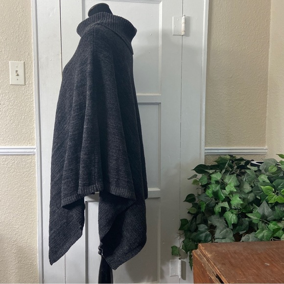 Barefoot Dreams Cozy Chic One Size Plus Asymmetrical Poncho - Picture 5 of 14